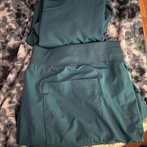 Women’s Whisperlite scrubs